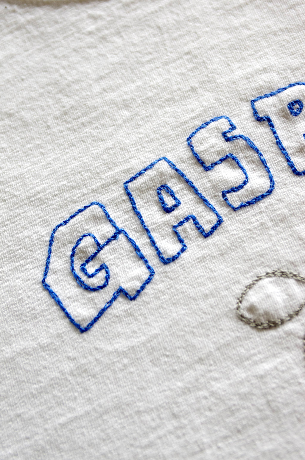 GASBON × DIEGO ガスボーイ “still here” T-shirt 2026 ホワイト