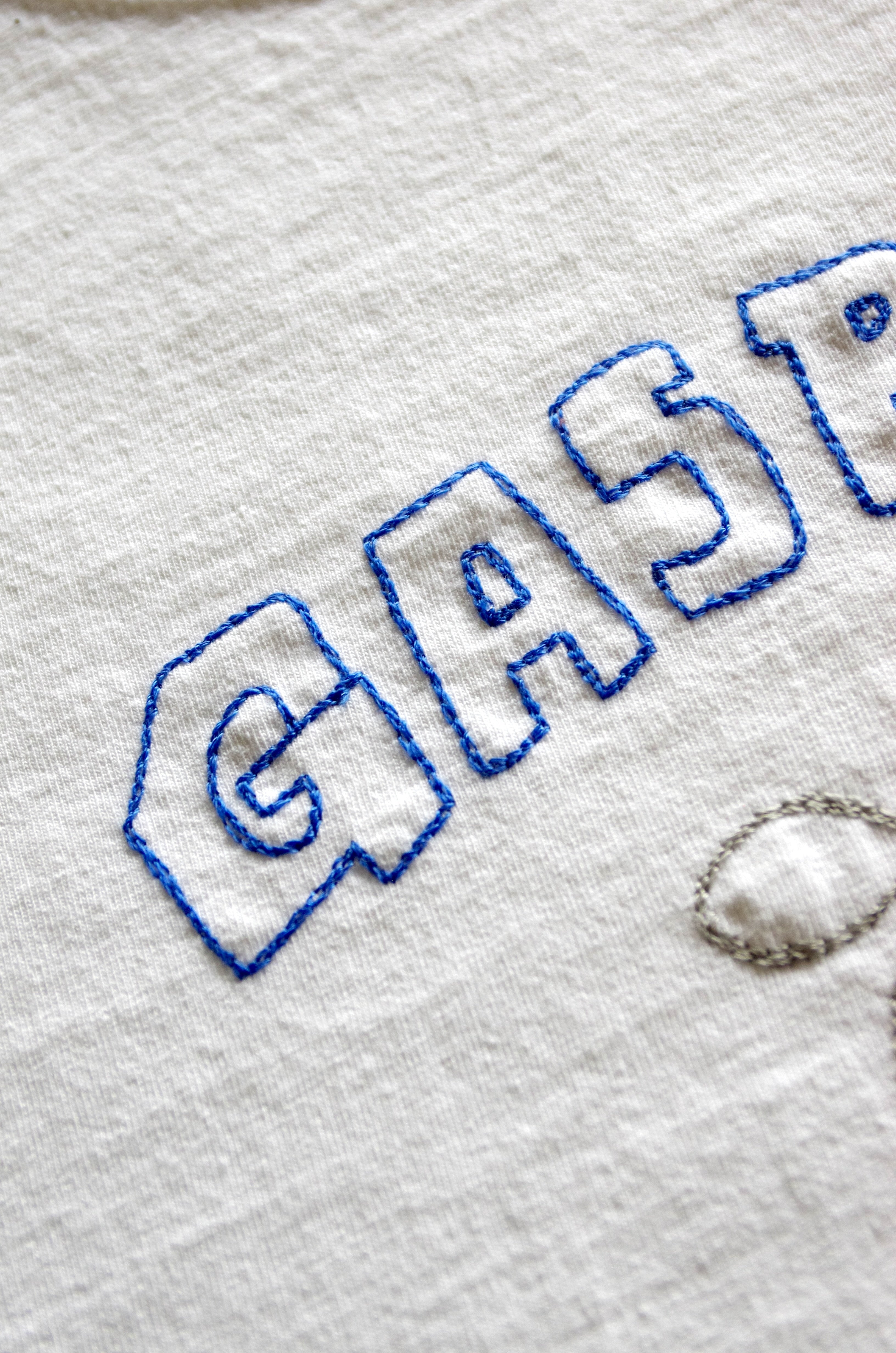 GASBON × DIEGO ガスボーイ “still here” T-shirt 2026 ホワイト