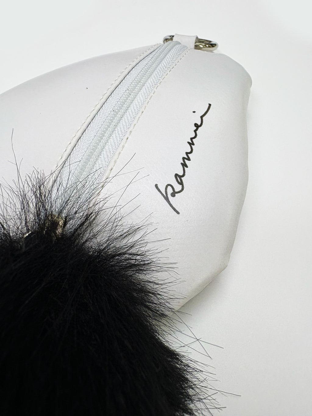 カムウェイ・フォン　ポーチチャーム